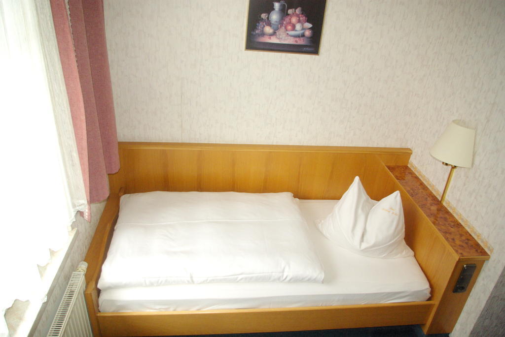 Hotel Güldene Gabel Unterwellenborn Oda fotoğraf